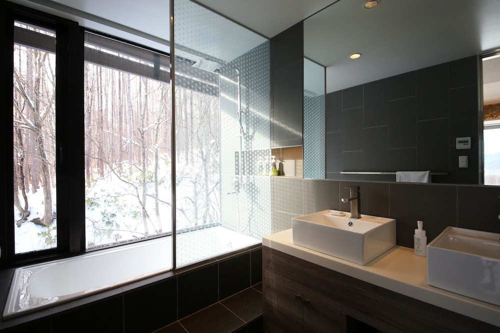 3 ベッドルーム アパートメント [マウンテンビュー] バスルーム1 | AYA ニセコ