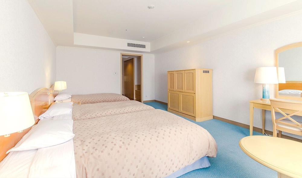トリプルルーム レイクビュー 禁煙 客室3 | ホテル アローレ