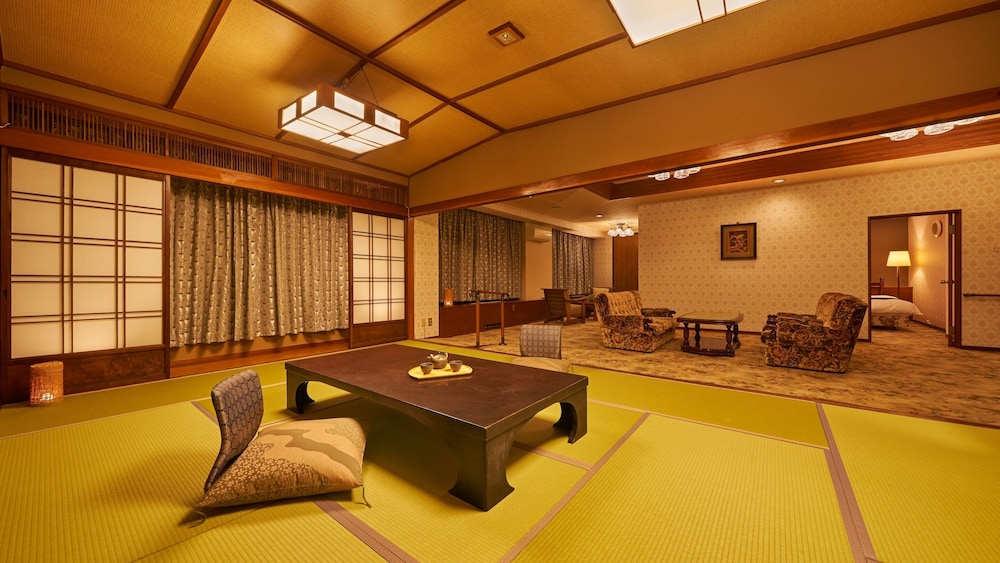 [禁煙] スーペリア和洋室ツイン6名定員 内風呂あり | 大江戸温泉物語 嬉野館