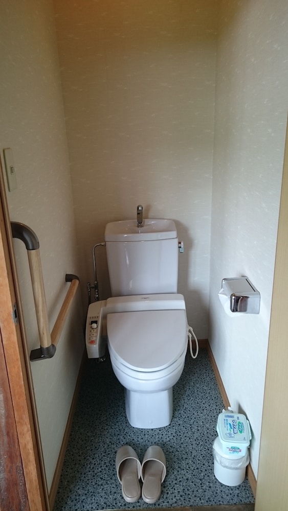 和室スタンダードルーム　共用バスルーム　ガーデンビュー バスルーム0 | 住之江旅館