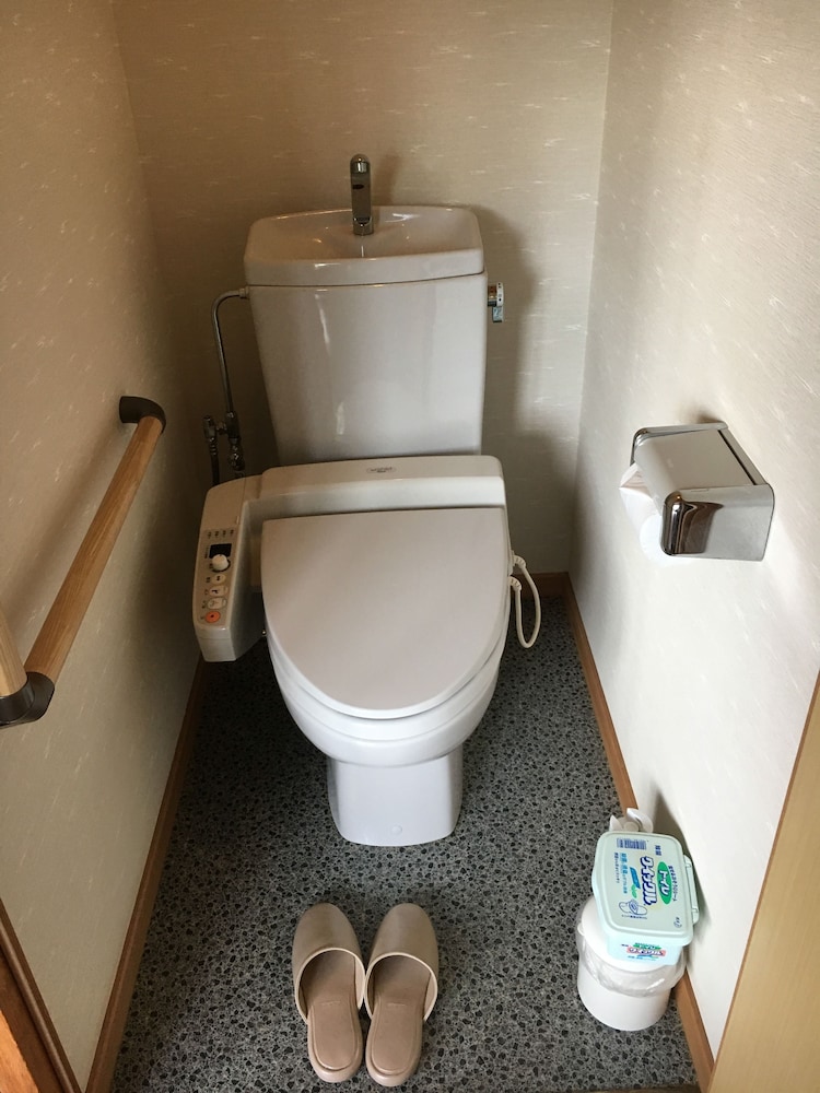 和室スタンダードルーム　共用バスルーム　ガーデンビュー 客室1 | 住之江旅館