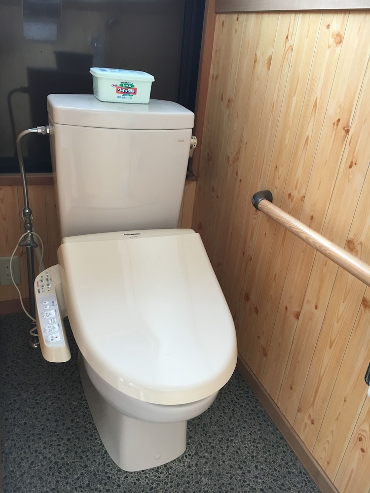 和室スタンダードルーム　共用バスルーム　ガーデンビュー バスルーム1 | 住之江旅館