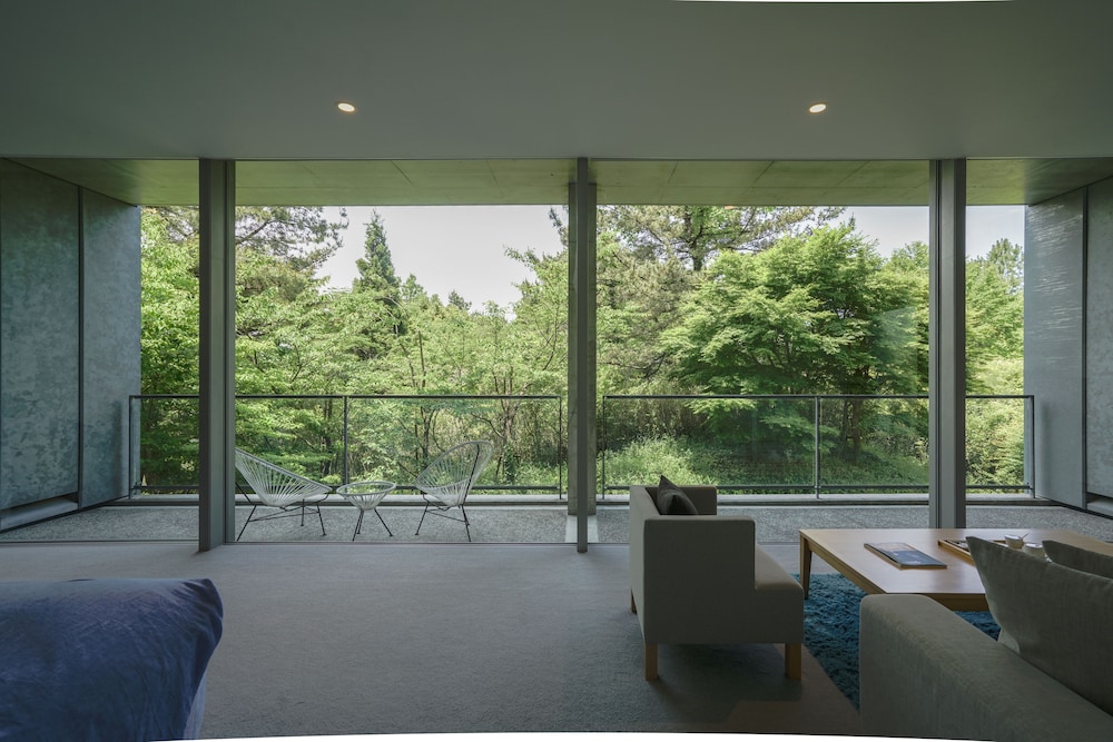 半露天温泉 スイート(フォレストビュー・1~3階) 部屋からの景観1 | 瀬戸内リトリート青凪 by 温故知新