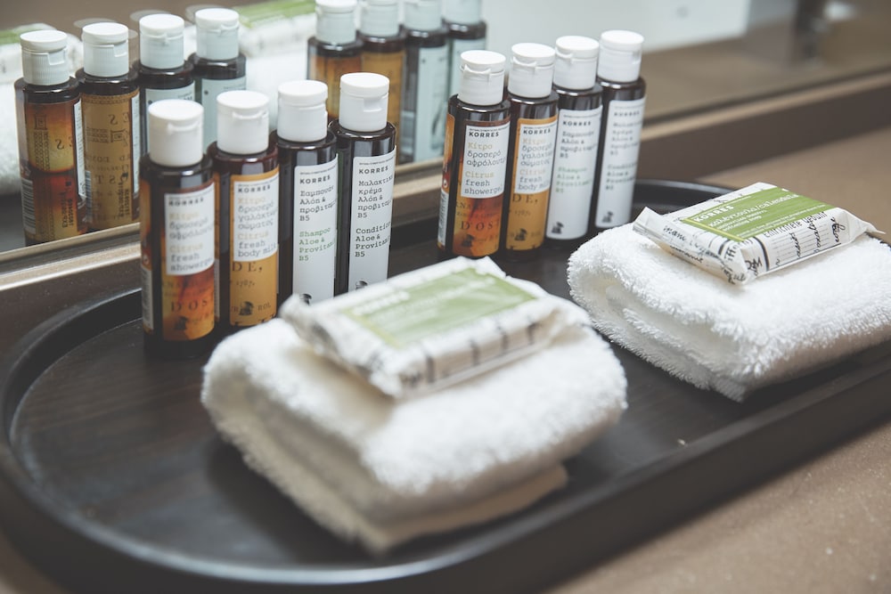 半露天温泉 スイート(フォレストビュー・1~3階) 客室の設備とサービス1 | 瀬戸内リトリート青凪 by 温故知新