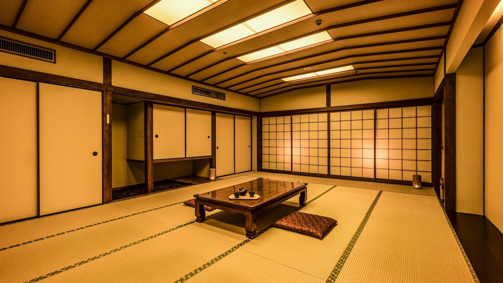 [禁煙]スタンダード和室30畳2間 内風呂あり(眺望なし) | 大江戸温泉物語 あわづグランドホテル