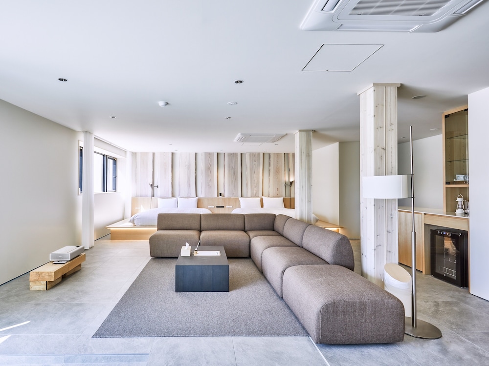 スーペリア スタジオスイート 1 ベッドルーム 禁煙 プールビュー | ANDO HOTEL 奈良若草山 ~DLIGHT LIFE & HOTELS~