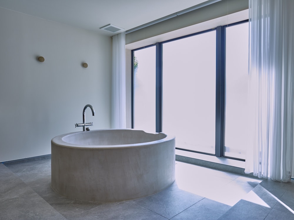 スーペリア スタジオスイート 1 ベッドルーム 禁煙 プールビュー バスルーム0 | ANDO HOTEL 奈良若草山 ~DLIGHT LIFE & HOTELS~