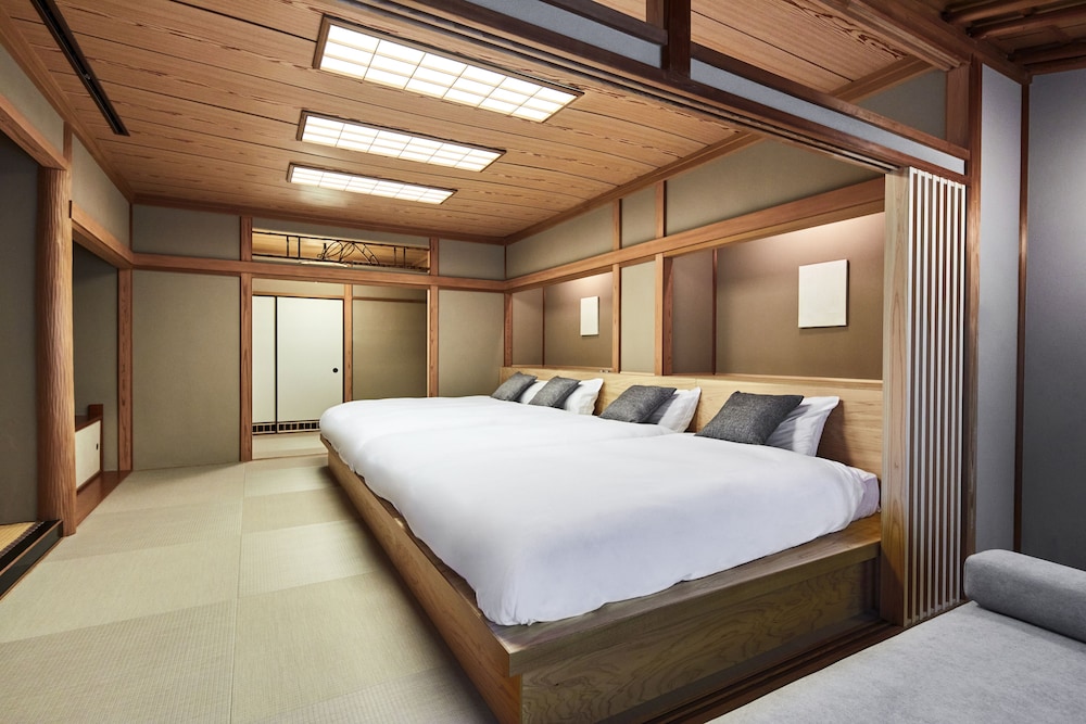 ファミリー 4 人部屋 4 ベッドルーム 禁煙 ガーデンビュー 客室2 | ANDO HOTEL 奈良若草山 ~DLIGHT LIFE & HOTELS~