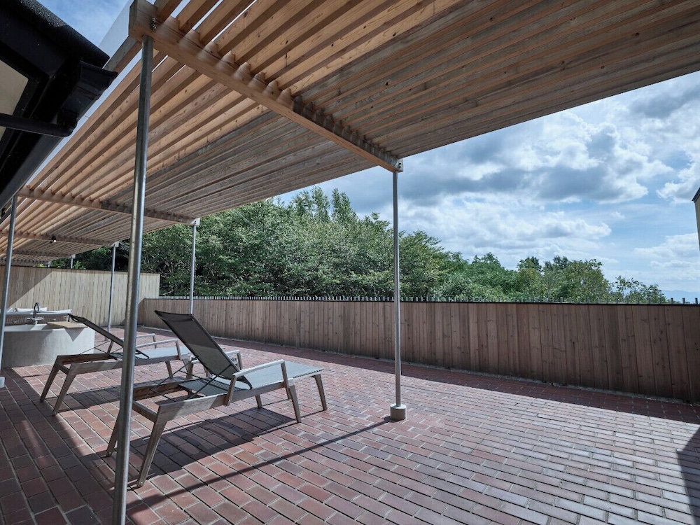 スタンダード スタジオスイート 1 ベッドルーム 禁煙 プールビュー バルコニーからの眺望0 | ANDO HOTEL 奈良若草山 ～DLIGHT LIFE & HOTELS～