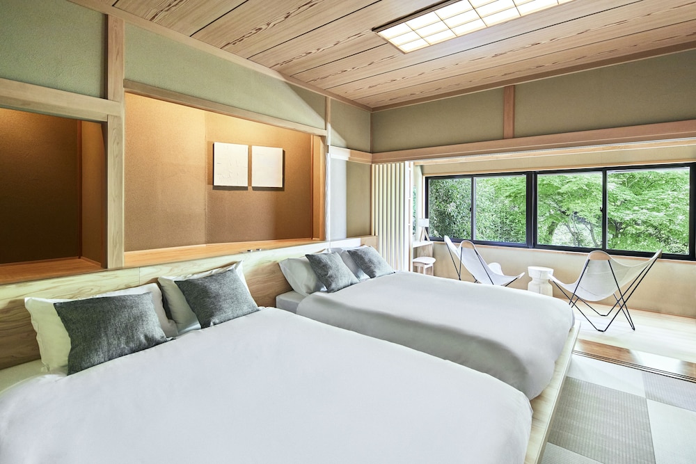 コンフォート ツインルーム ダブルベッド 2 台 禁煙 ガーデンビュー | ANDO HOTEL 奈良若草山 ~DLIGHT LIFE & HOTELS~