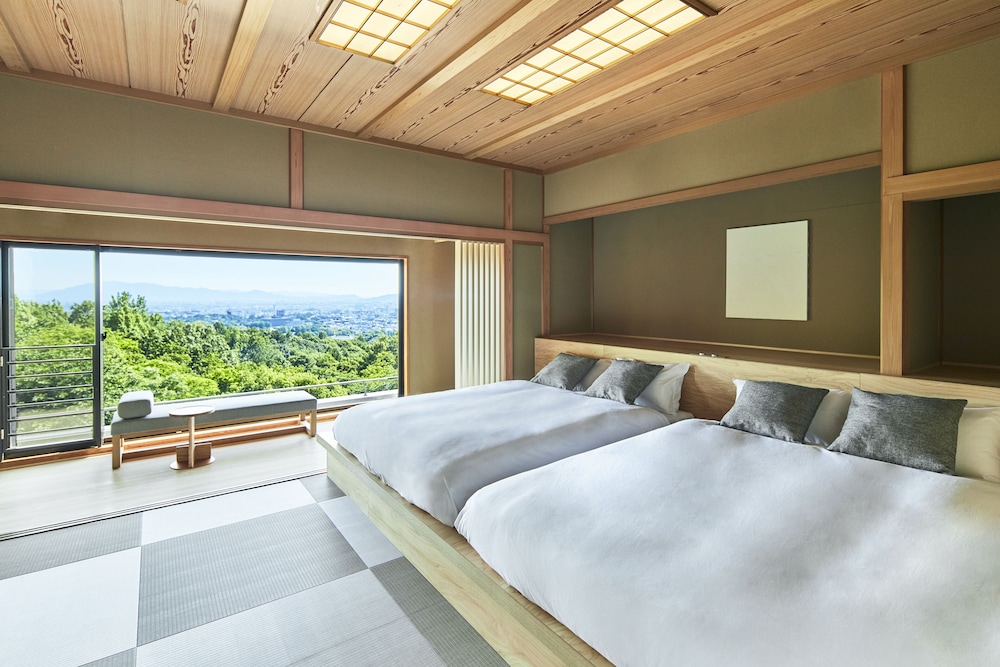 デラックス ツインルーム ダブルベッド 2 台 禁煙 シティビュー | ANDO HOTEL 奈良若草山 ~DLIGHT LIFE & HOTELS~