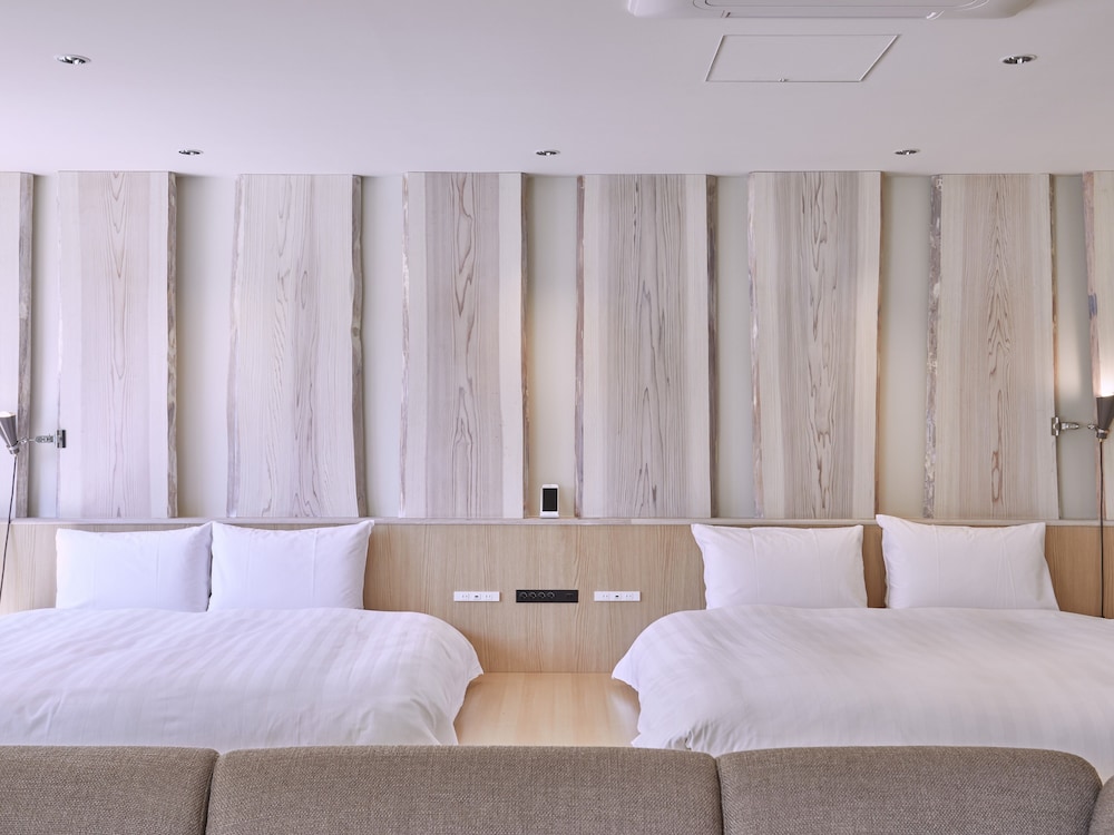 スーペリア スタジオスイート 1 ベッドルーム 禁煙 プールビュー 客室4 | ANDO HOTEL 奈良若草山 ~DLIGHT LIFE & HOTELS~