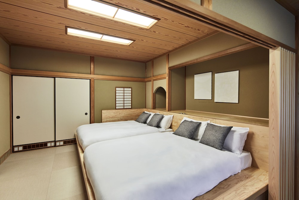 コンフォート ツインルーム ダブルベッド 2 台 禁煙 ガーデンビュー 客室2 | ANDO HOTEL 奈良若草山 ~DLIGHT LIFE & HOTELS~