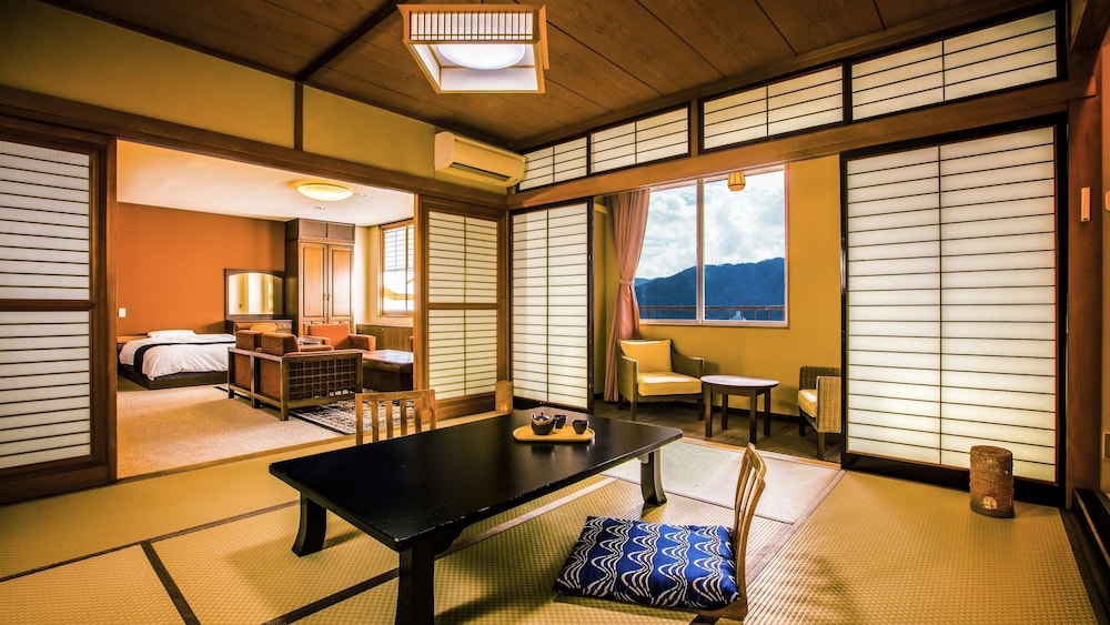 [禁煙] スイート和洋室ツイン 内風呂あり | 大江戸温泉物語 下呂別館