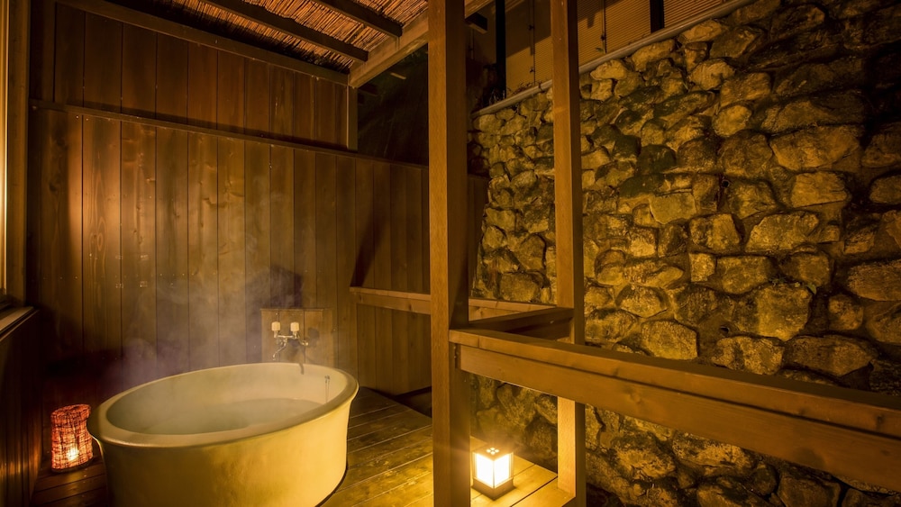 [禁煙] スーペリア露天風呂付和洋室ツイン(眺望なし) 客室1 | 大江戸温泉物語 下呂別館