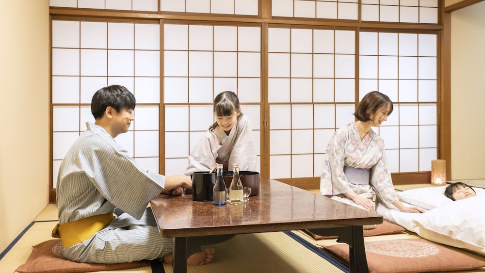 [禁煙] スーペリア和室15畳 内風呂あり(眺望なし) | 大江戸温泉物語 下呂別館