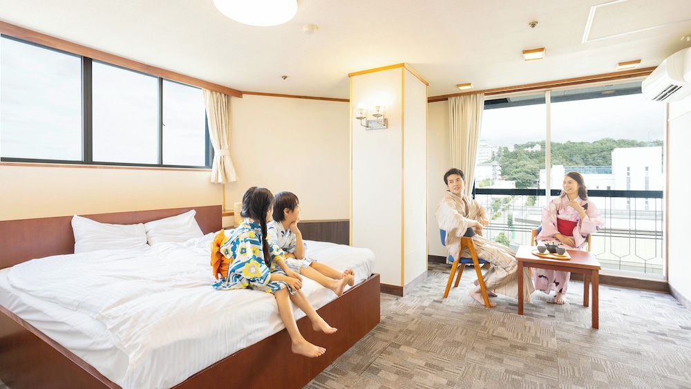 [禁煙]スーペリア和洋室1ダブルベッド 内風呂あり 客室2 | 大江戸温泉物語 山代彩朝楽