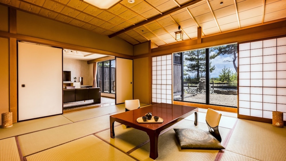 [禁煙] スーペリア露天風呂付和洋室 | 大江戸温泉物語Premium 青雲閣