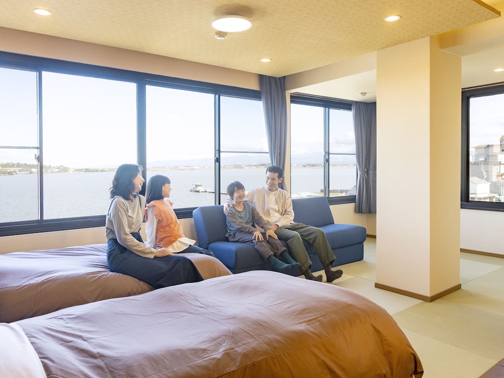 [禁煙] スタンダード和ベッドツイン天王閣 内風呂あり 客室1 | 大江戸温泉物語Premium 加賀まるや