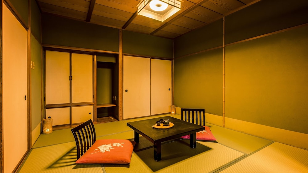 [禁煙] ジュニアスイート特別室 内風呂あり 客室1 | 大江戸温泉物語Premium 加賀まるや