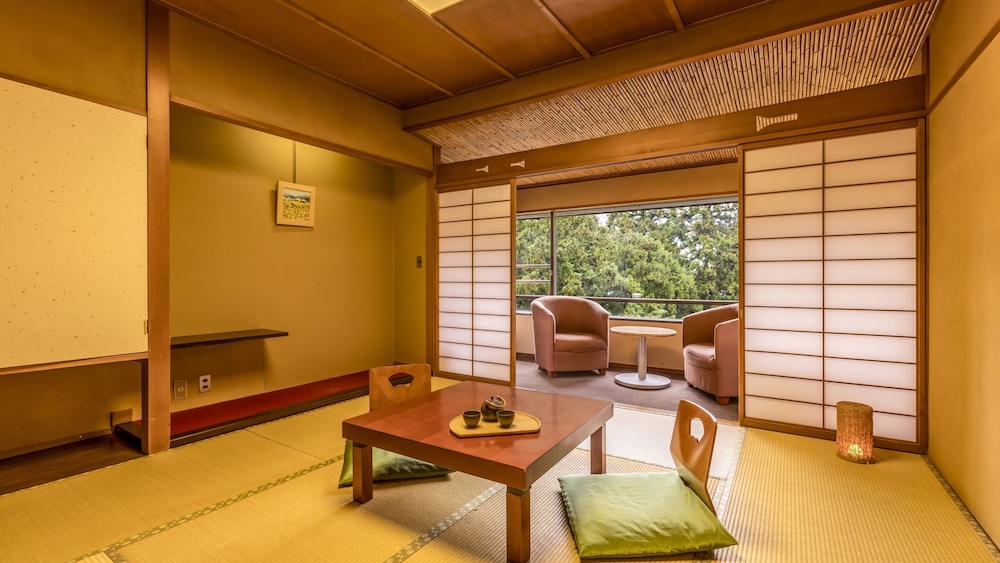 [禁煙]スタンダード和室3名定員 内風呂あり | 大江戸温泉物語Premium 山中グランドホテル