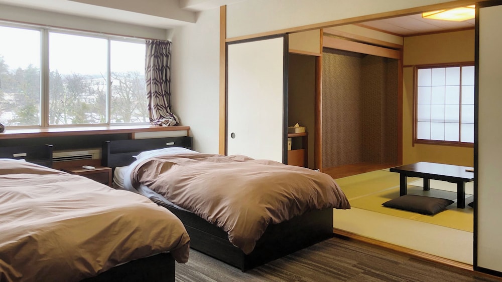 [禁煙]スタンダード和洋室ツイン 内風呂なし(眺望なし) | 大江戸温泉物語Premium 山中グランドホテル