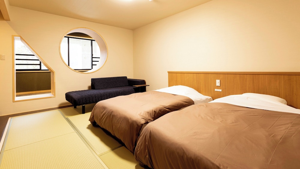 [禁煙] スタンダード和ベッドツイン3名定員 内風呂あり | 大江戸温泉物語Premium 山中グランドホテル