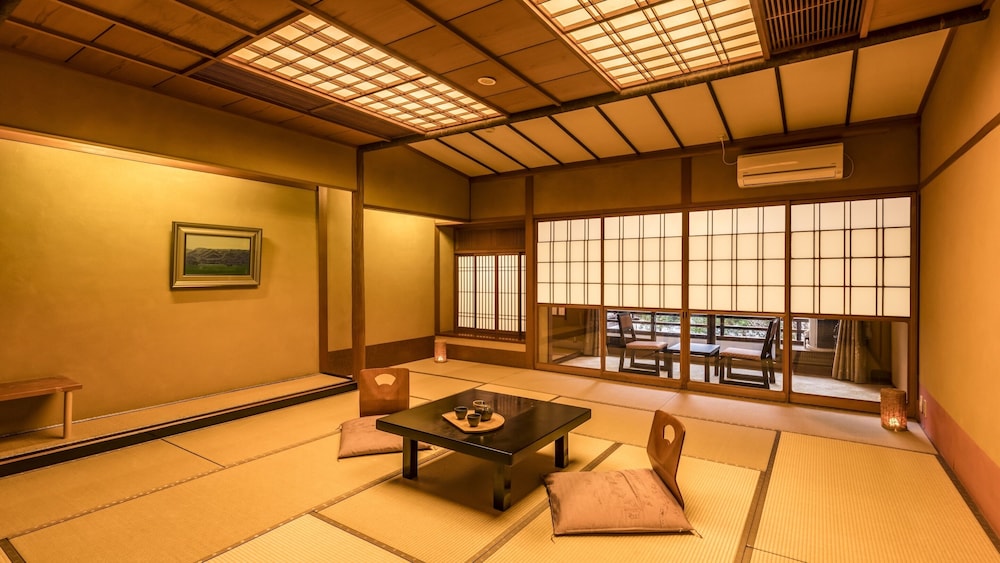 [禁煙] スタンダード和室15畳 内風呂なし | 大江戸温泉物語Premium よしのや依緑園