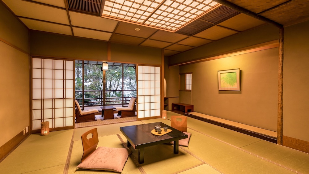 [禁煙] スタンダード露天風呂付和室15畳 内風呂なし | 大江戸温泉物語Premium よしのや依緑園