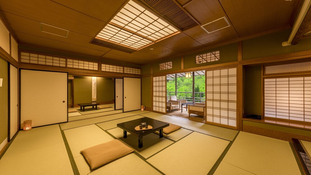 [禁煙] スーペリア露天風呂付和室2間10名定員 内風呂なし | 大江戸温泉物語Premium よしのや依緑園