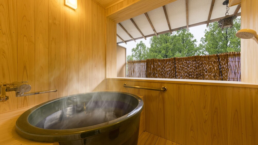 [禁煙] スタンダード露天風呂付和室12.5畳 内風呂なし 客室1 | 大江戸温泉物語Premium よしのや依緑園