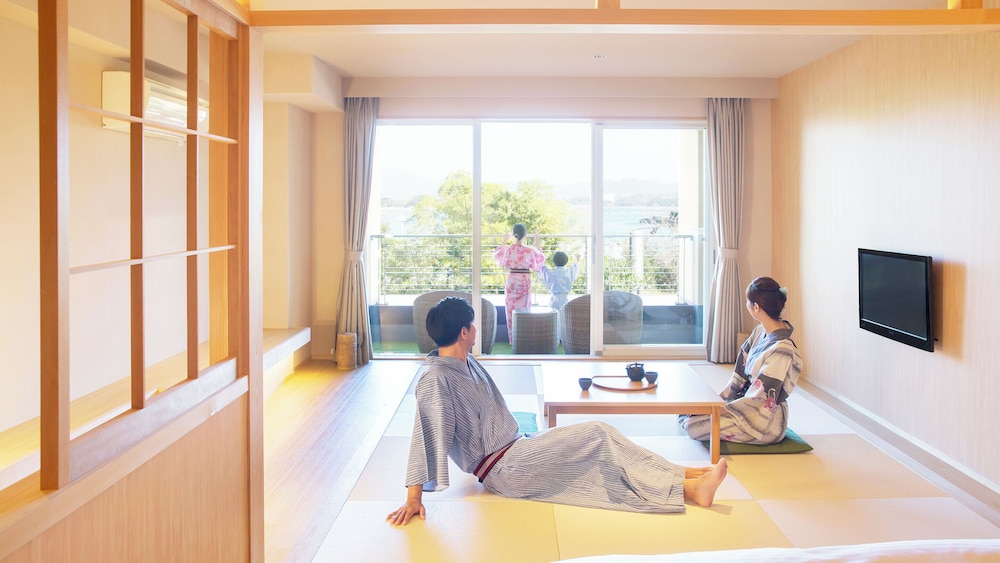 [禁煙] スタンダード和洋室ツイン4名定員 内風呂なし 客室1 | 大江戸温泉物語Premium 白浜御苑