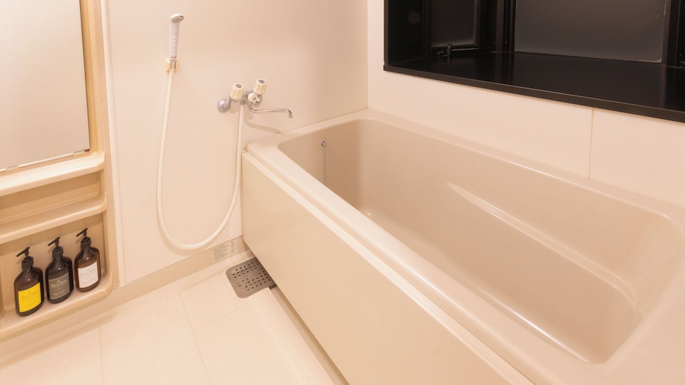 [禁煙] スーペリア和洋室ツイン キッズルーム 内風呂あり (プールサイド) バスルーム0 | 大江戸温泉物語Premium 志摩彩朝楽