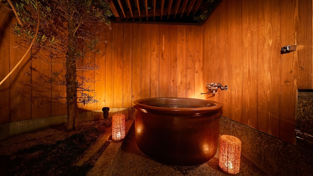 [禁煙] スーペリア露天風呂付フォース(眺望なし) 客室1 | 大江戸温泉物語 道後