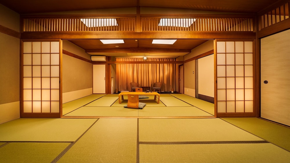 [禁煙] スタンダード和室21畳 内風呂あり | 大江戸温泉物語 道後