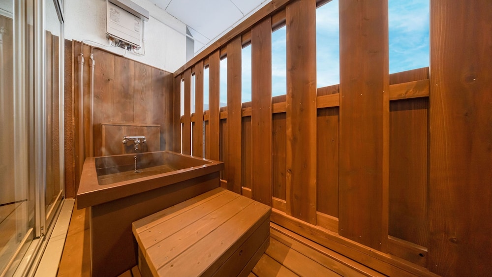 [禁煙] スタンダード露天風呂付和室(シティ/ナイトビュー) 客室1 | 大江戸温泉物語 道後