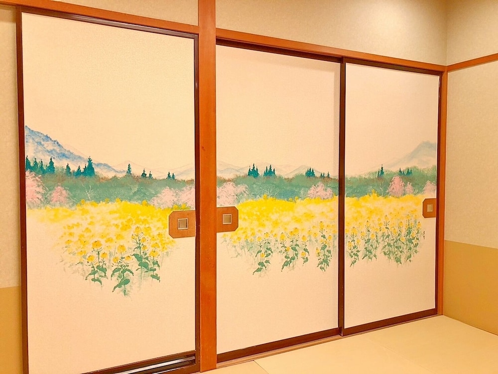 [絵画特別ルーム] 和室禁煙12.5+3畳+広縁(マウンテンビュー・部屋タイプお任せ) 客室7 | 越後平野と弥彦連山一望の宿 穂々-hoho-