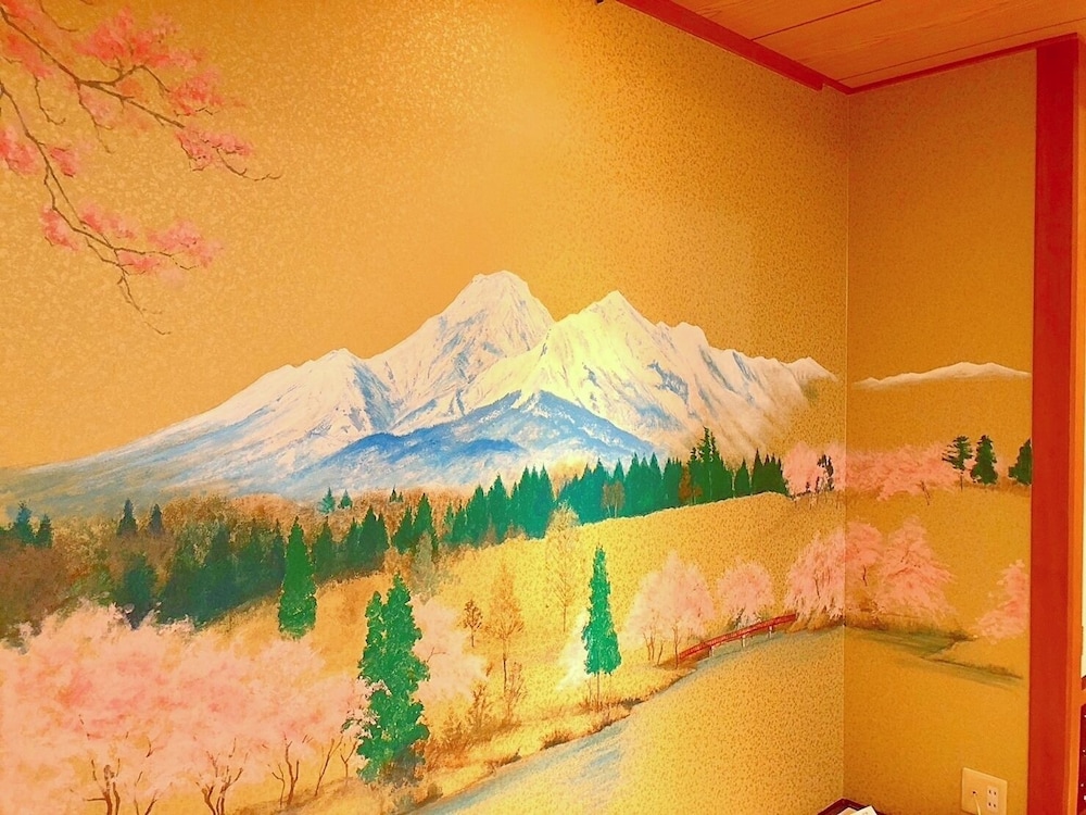 [絵画特別ルーム] 和室禁煙12.5+3畳+広縁(マウンテンビュー・部屋タイプお任せ) 客室1 | 越後平野と弥彦連山一望の宿 穂々-hoho-