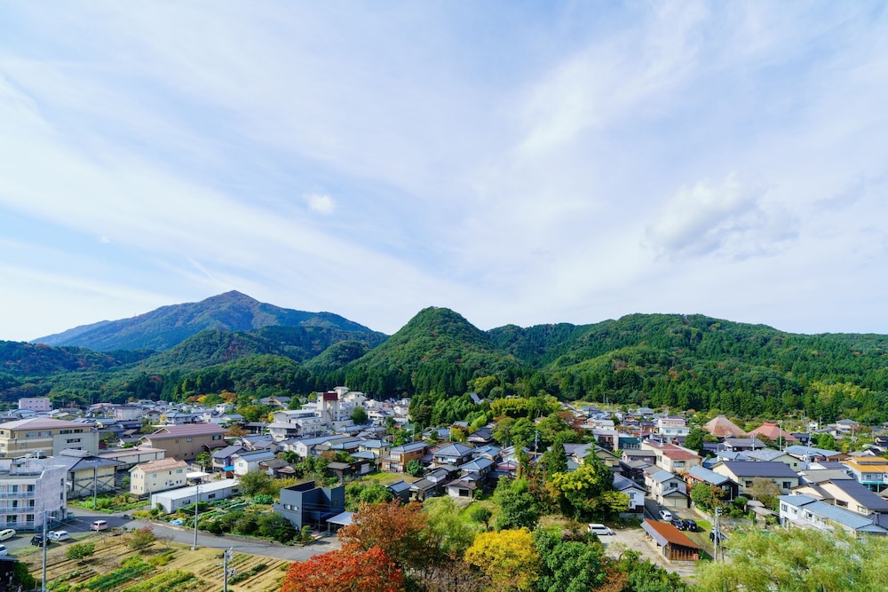 [弥彦連山大パノラマルーム]和室禁煙12.5+3畳+広縁 部屋からの景観0 | 越後平野と弥彦連山一望の宿 穂々-hoho-