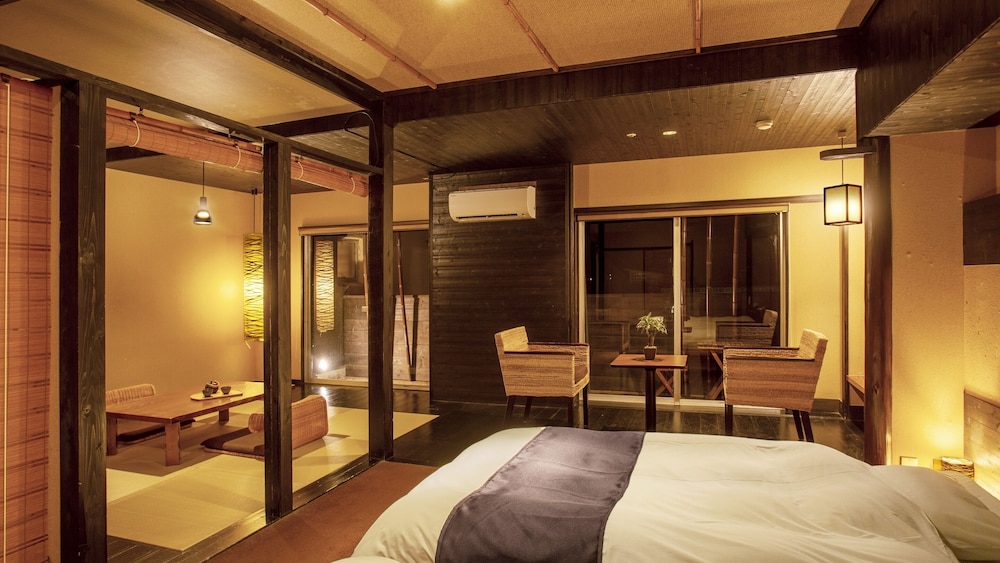 [禁煙] スーペリア和洋室ツイン 内風呂あり | 大江戸温泉物語 三好屋