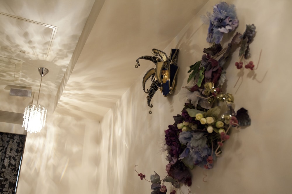 スタンダード ダブルルーム リビング エリア0 | V HOTEL - 大人限定