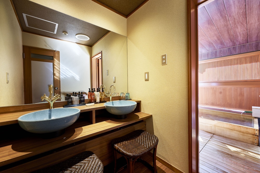 12.5畳和室客室露天風呂付き 川側 バスルーム2 | Shima-Onsen Toshimaya