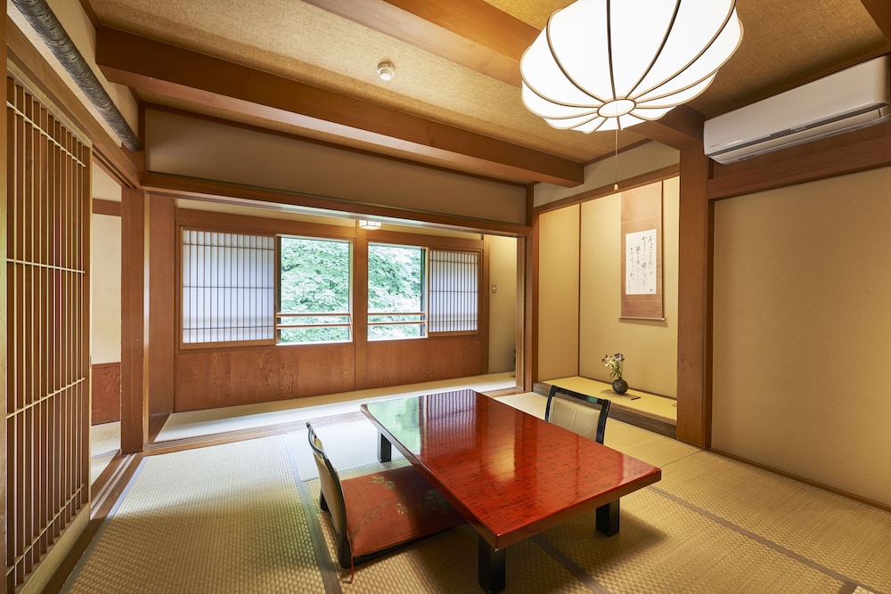 10畳和室渓流側 客室6 | Shima-Onsen Toshimaya