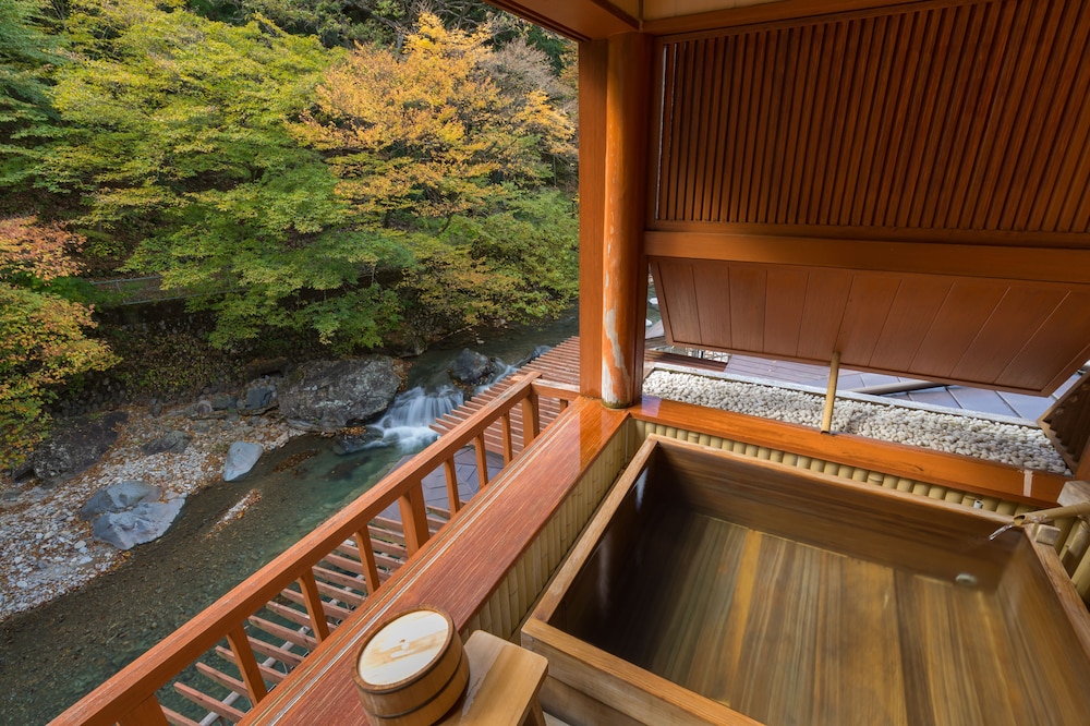 12.5畳和室客室露天風呂付き 川側 | Shima-Onsen Toshimaya