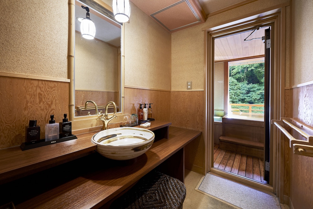 10畳露天風呂付客室 バスルーム1 | Shima-Onsen Toshimaya