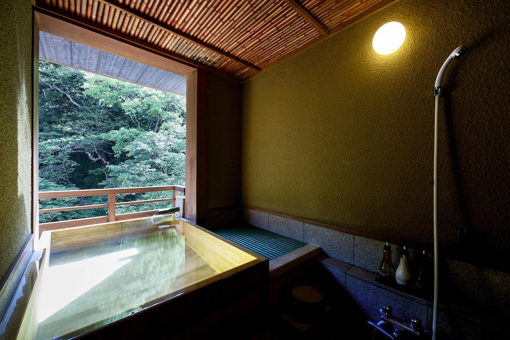 和室10畳、ベットルーム、専用露天風呂付客室 バスルーム2 | Shima-Onsen Toshimaya
