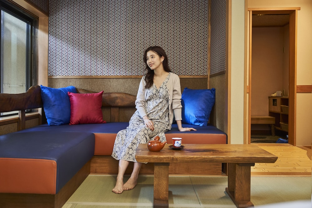 10畳ツインルーム 専用温泉風呂付き客室 リビング エリア0 | Shima-Onsen Toshimaya