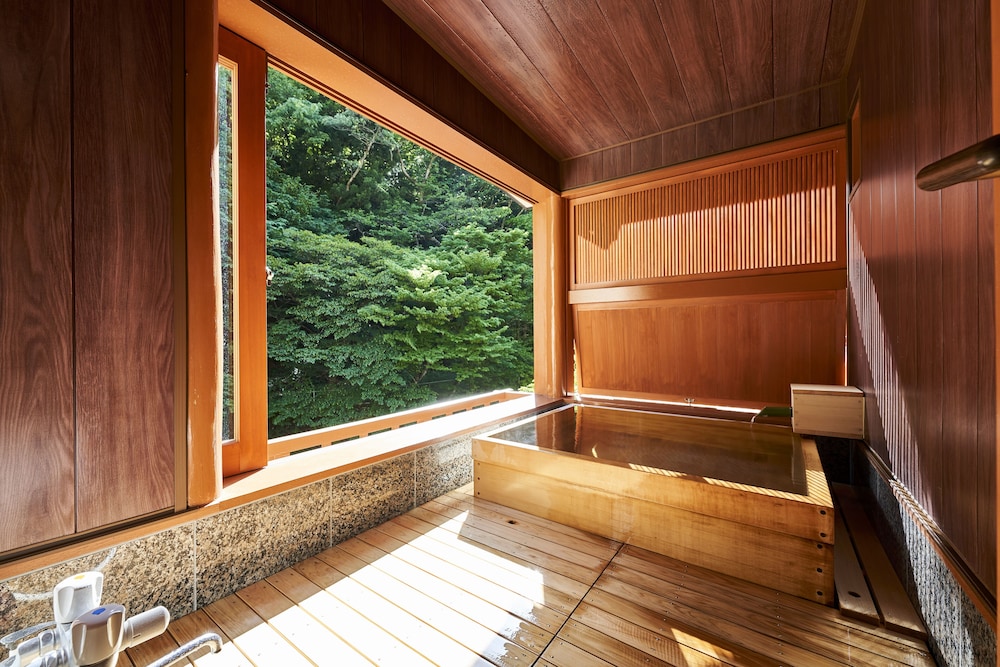 12.5畳和室客室露天風呂付き 川側 バスルーム1 | Shima-Onsen Toshimaya