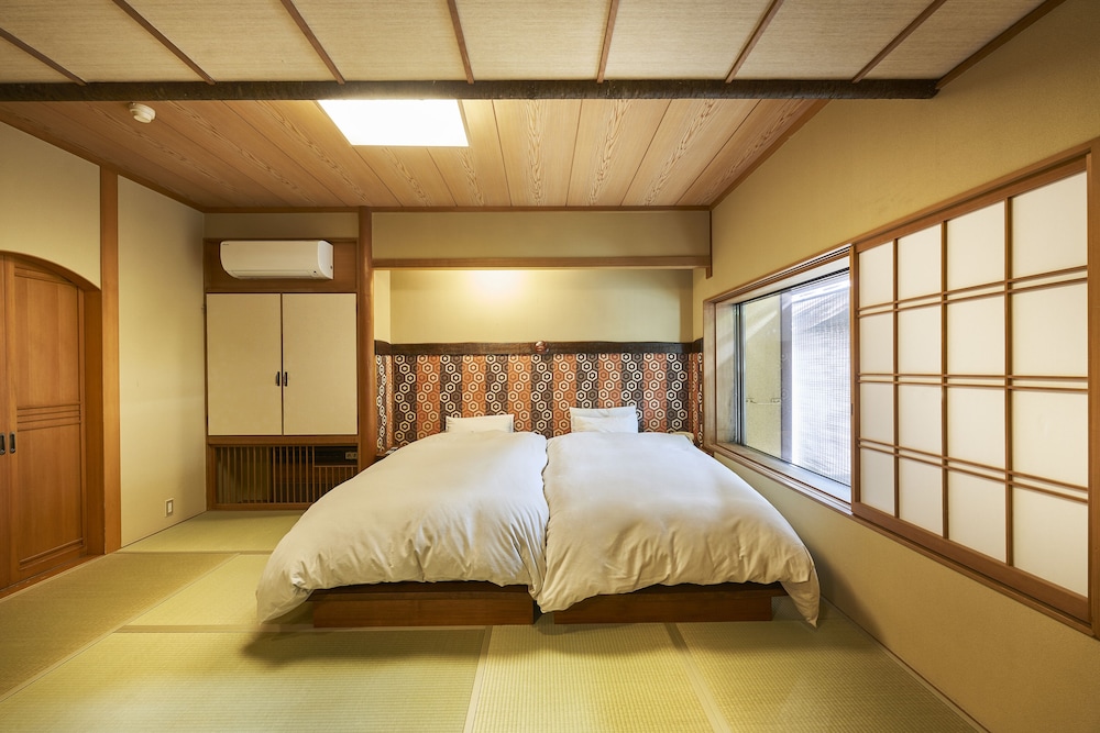 10畳ツインルーム 専用温泉風呂付き客室 客室5 | Shima-Onsen Toshimaya