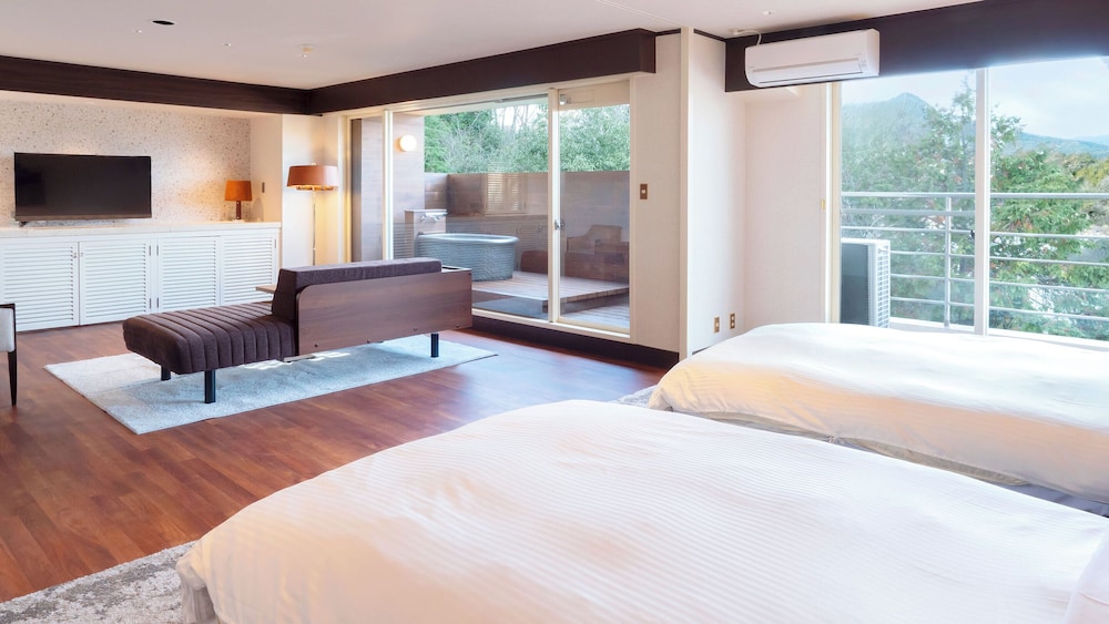 [禁煙]スーペリア露天風呂付ツイン 内風呂あり 客室1 | 大江戸温泉物語 Premium 恵那峡